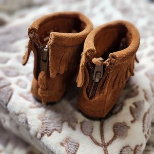 Minnetonka moccasins kids size 10